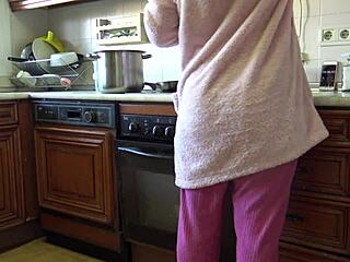 indian bhabhi drinks my cumshot after flashing huge dick in her kitchen