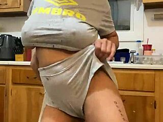Dominican Milf Anna Maria Teases With Dishwashing Dance