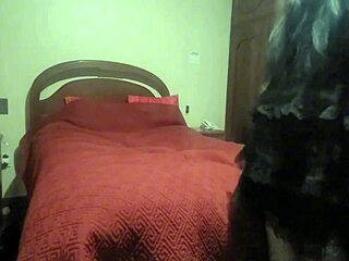 University girl is very hot, students take advantage of empty house to invite companion for fucking