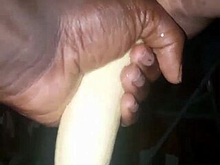 Plantain Versus Poivron - Mature Woman Gets Wet And Cums