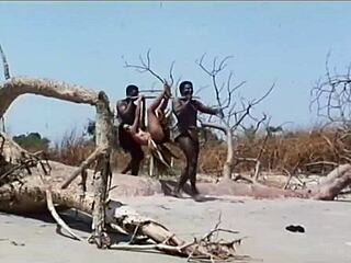 Indian Actress Kitu Gidwani Goes Topless in Bold French Film