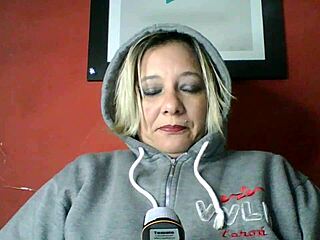 Mistaken sister-in-law and mother-in-law chat with Lola