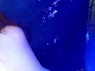 ando de pary y cachonda se me acerca este bombo y me folla en el ba�o de hombres casi nos cachan