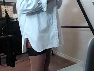 What’s Maxine X Slapping in Her Wild Solo Dildo Show Today?