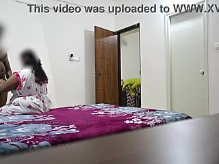 तेलुगु नौकरानी हेमा के सामने जोरदार चुदाई 😜