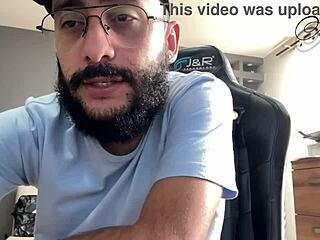 ugh, my manager’s got me signin’ contracts... but i’m cravin’ to suck cock! 😏