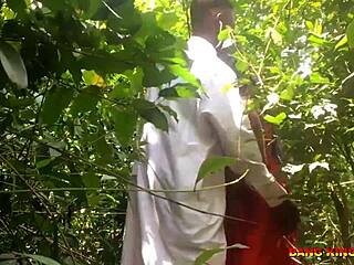 Ever Wondered How Indian Desi College Couples Get Wild Outdoors?