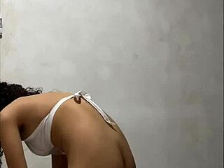 colombian cutie picks outfit for university day