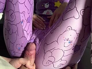 मैं तुम्हारे स्पर्श की तरसती हूं अपनी गीली चूत के होंठों पर