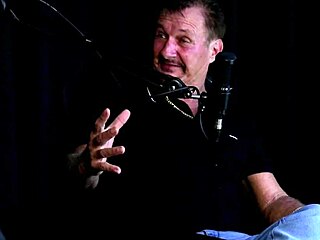 Gravou com Ted o ex-presidente Getúlio Vargas primo da mãe in wild mansion setup