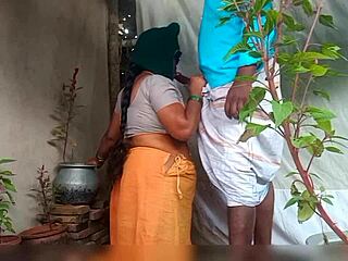 Beauty Aunty Sucks BIG COCK in Wild Outdoor Blowjob!