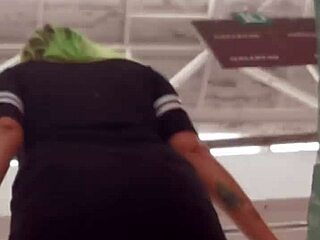 Culona struts her big Latina ass through the supermarket aisles