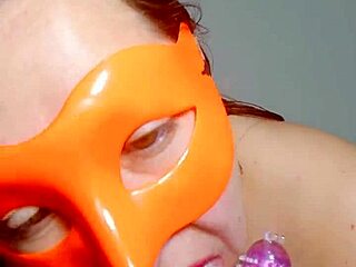 hey, bar owner, why make a hot video penetrating that huge pussy?