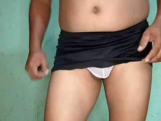 exitado en tanga blanca