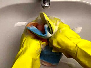 I love watching this hot housewife clean her dildo after play