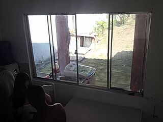 Corno Ignores Wife’s Secret Sex with Negão While Washing Dishes 😳