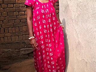 Beautiful bhabhi in saree gets rough with devar ji