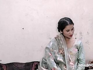 Wow, skinny Indian bhabhi gives an incredible blowjob!