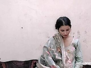 Wow, skinny Indian bhabhi gives an incredible blowjob!