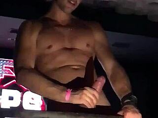 gogo boy gets a tasty blowjob while dancing in the club 💃