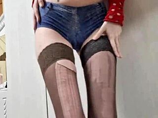 i got teen elza kom to sniff my pantiez and give me a footjob, then we fucked with deepthroat and gaggin