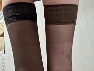 i got teen elza kom to sniff my pantiez and give me a footjob, then we fucked with deepthroat and gaggin