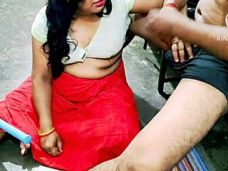 इंडियन देसि भाभी नेबर बॉयज को हार्डकोर फक करती