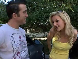 Tarra White, porn queen, handles big cock like a pro! 🔥