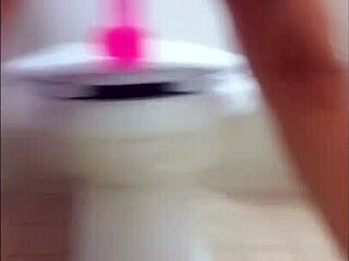 Sexy girl sends dirty video to boyfriend, gets leaked