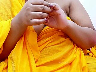 Indian Desi Aunty Boobs Exposed in Provocative Display!