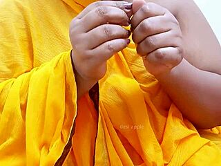 Indian Desi Aunty Boobs Exposed in Provocative Display!