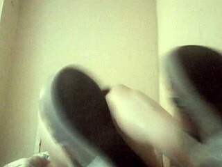 ginger paris indulges in a flowery solo session with gentle touches