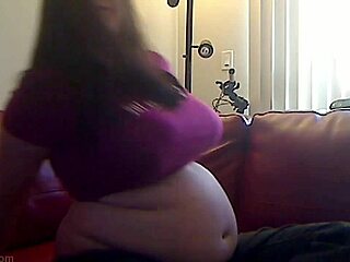 Chubby Latina BBW stuffs ice cream into her big tits and belly.