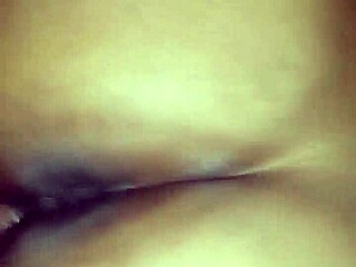 chocolate booty gettin all shook up in fun dance