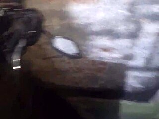 Pare a moto no beco e mete leite na buceta dela ali mesmo, filha da puta gostosa?