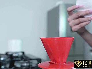 Eva Parez, sexy latina amateur, gives blowjob before breakfast in casual scene