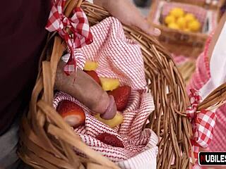Little princess unboxing her juice box with creampie 😘