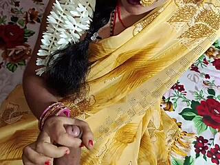 रातभर देवर समझ कर चुदवाती रही भाई के साथ हिंदी आवाज में