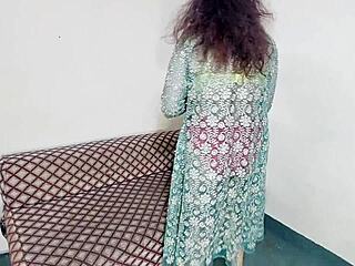 Intense pleasure as Punjabi Sardarni Pola Singh enjoys anal sex in doggystyle with dirty Hindi talk