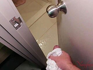 I cant help feeling attracted to my step-mom with big ass and pussy fucking