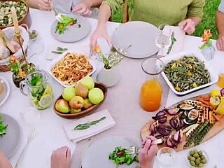 Pornovatas - Morbosa Morena Española Muy Tetona Deisi Hot En Su Debut Porno Real Con Nuestro Amigo Victor Bloom