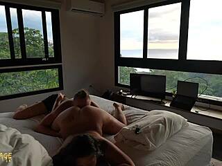 Women experience orgasm from pussy eating