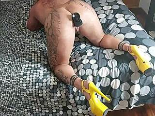 super fucking anal with double penetration leaves her squirting wildly.