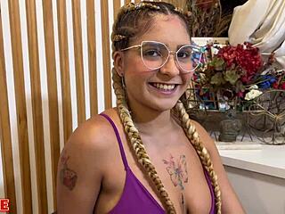 She got bored with her bf's tiny dick and wrecked her pussy in the cuckold house! 😏