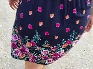 sigo y le levanto la falda a mujer en la calle