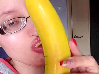 ASMR eating banana pink lipstick - lip fetish food fetish lipstick eyeglasses 😋
