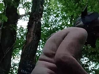 esclave f la ponygirl en forêt, bound and humiliated?