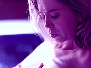 Intense feet and pussy licking session