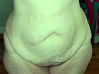 Hot Mature Babe Doing Morning Yoga to Start the Day