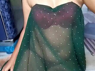 indian hot bhabhi ne chut me fingering karke pani nikala 😍